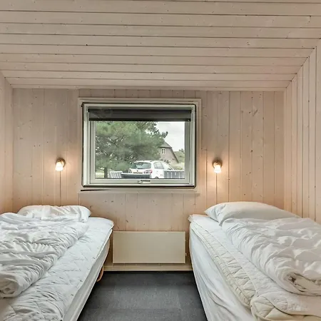 Lav - 3-8km From The Sea By Interhome