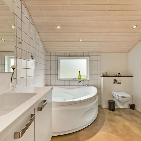 Lav - 3-8km From The Sea By Interhome Feriehus *